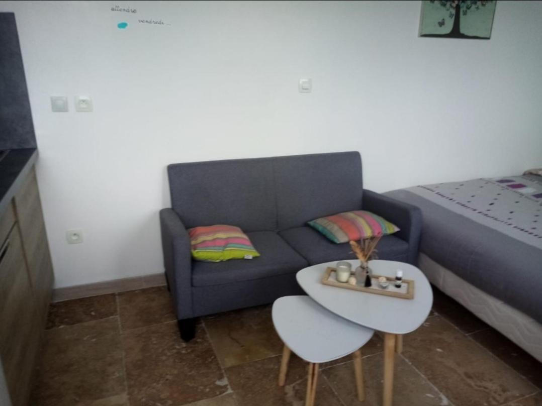 Studio d'environ 20m2, piscine, vue mer, pour 2 personnes Marseille Extérieur photo
