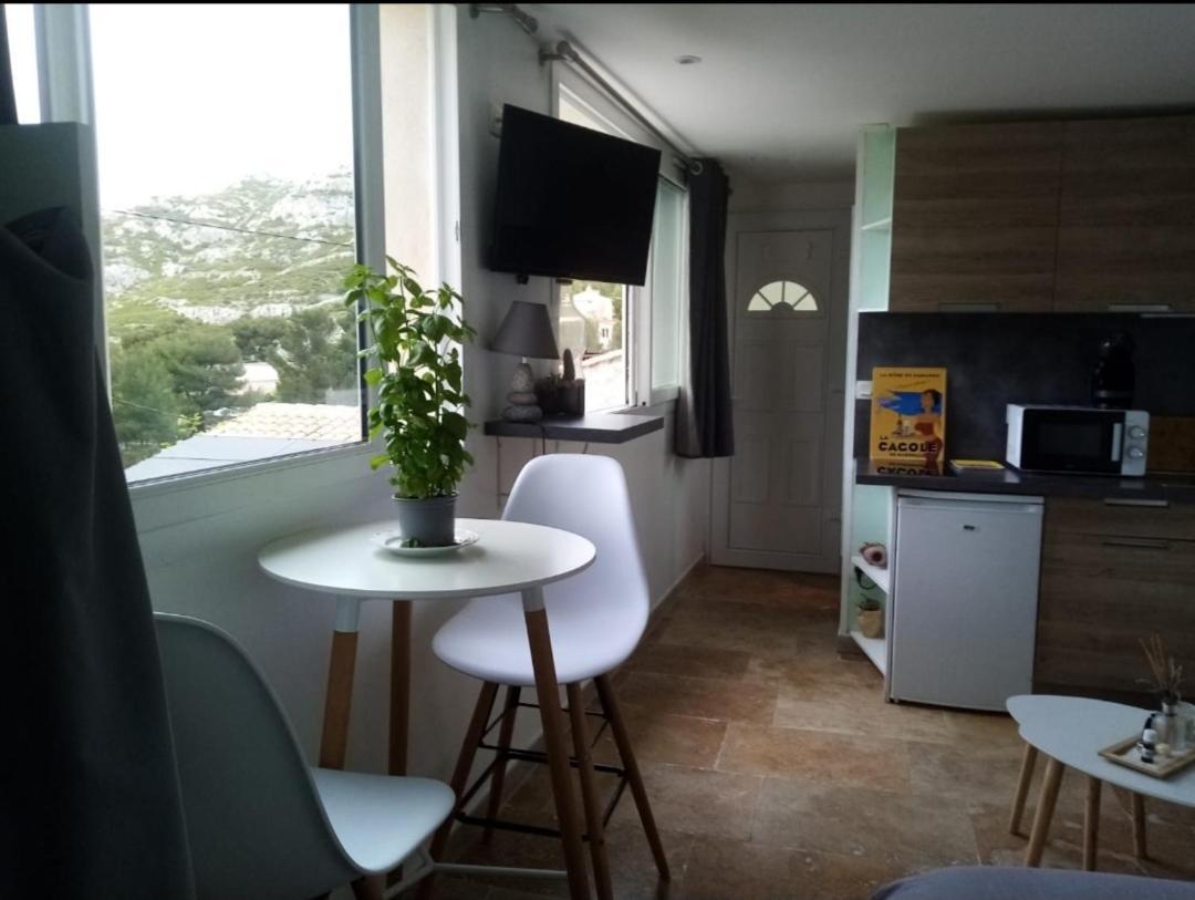 Studio d'environ 20m2, piscine, vue mer, pour 2 personnes Marseille Extérieur photo
